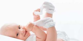 Ursachen für Schweißfüße bei einem Kind, wie man das Problem löst Nasse Füße bei einem Baby