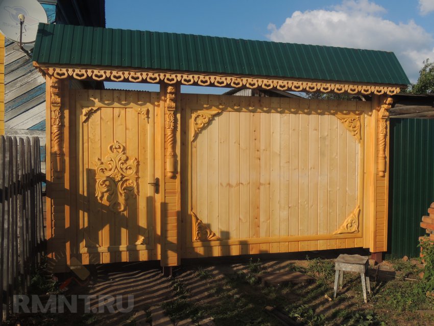 Фото деревянные ворота с крышей